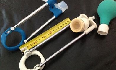 Verwenden Sie einen Extender, um den Penis zu vergrößern