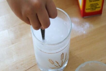 Soda löste sich in einem Glas auf